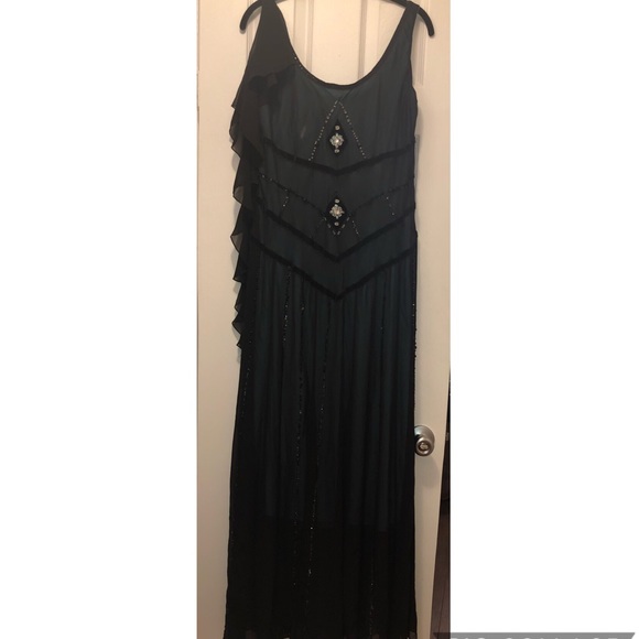 20โs Dress! - Picture 2 of 5